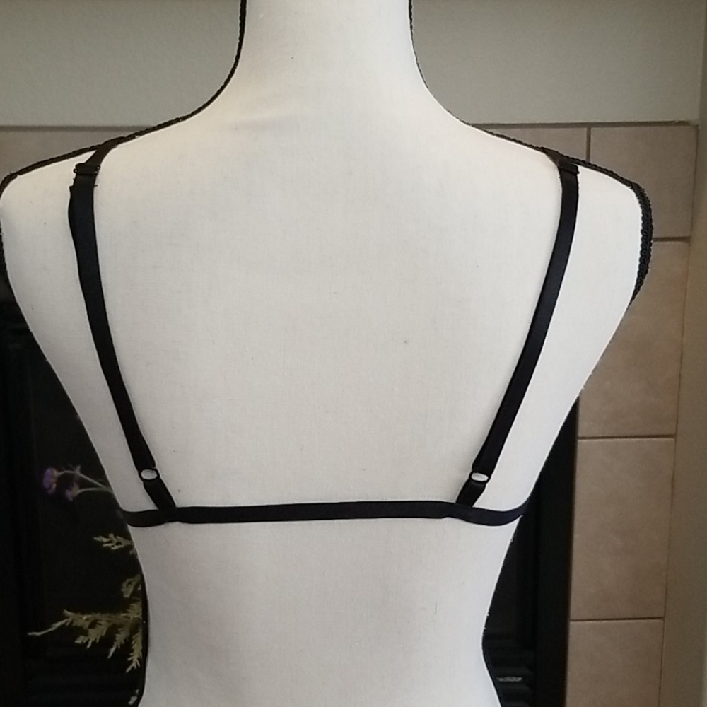 Lingerie - Picture 6 of 10